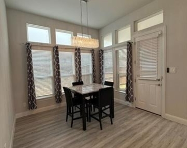2726 Geranium Lane - Photo Thumbnail 6