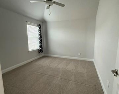 2726 Geranium Lane - Photo Thumbnail 12
