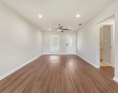 304 E Stone Road - Photo Thumbnail 5