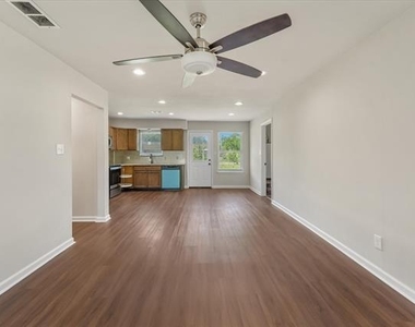 304 E Stone Road - Photo Thumbnail 3