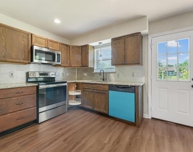 304 E Stone Road - Photo Thumbnail 4