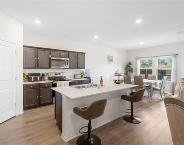 3005 Karsen Lane - Photo Thumbnail 2