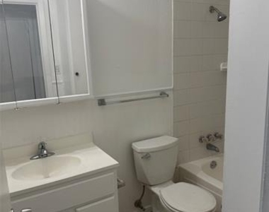 907 Broadway Avenue - Photo Thumbnail 4