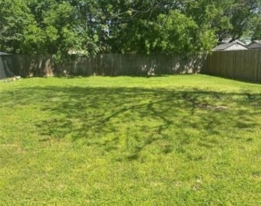 907 Broadway Avenue - Photo Thumbnail 5