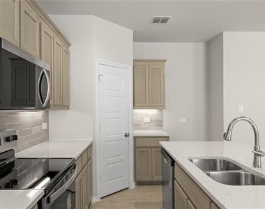 1641 Meadow Crest Drive - Photo Thumbnail 9