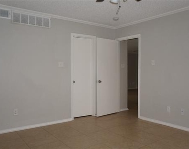 2728 Copper Creek Drive - Photo Thumbnail 7