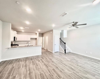 3717 Malibu Drive - Photo Thumbnail 2