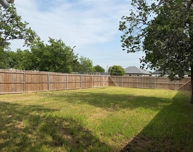 202 E Henderson Street - Photo Thumbnail 15