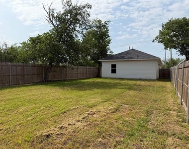 202 E Henderson Street - Photo Thumbnail 16