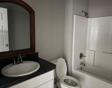 202 E Henderson Street - Photo Thumbnail 8