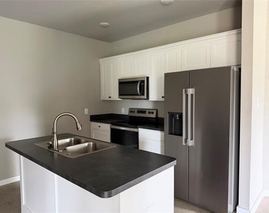 202 E Henderson Street - Photo Thumbnail 5