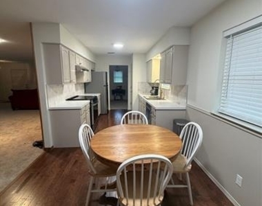 7135 Cosgrove Drive - Photo Thumbnail 5