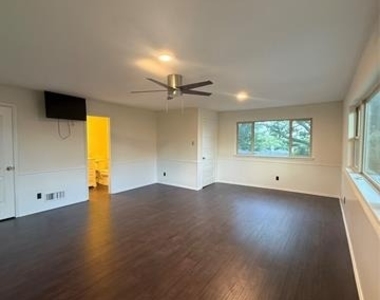 7135 Cosgrove Drive - Photo Thumbnail 12