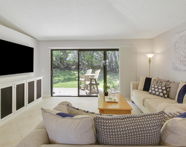 825 Club Drive Drive - Photo Thumbnail 4