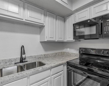 2300 Bamboo Drive - Photo Thumbnail 6