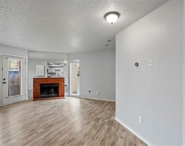 2300 Bamboo Drive - Photo Thumbnail 9