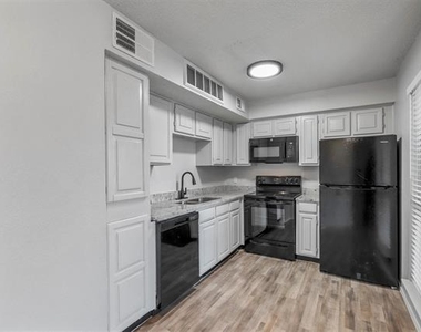 2300 Bamboo Drive - Photo Thumbnail 7