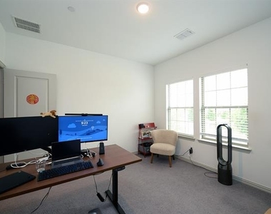 8516 Dynasty Lane - Photo Thumbnail 12