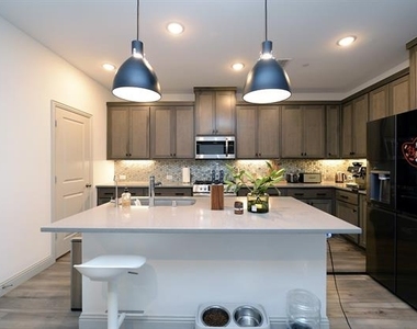 8516 Dynasty Lane - Photo Thumbnail 6