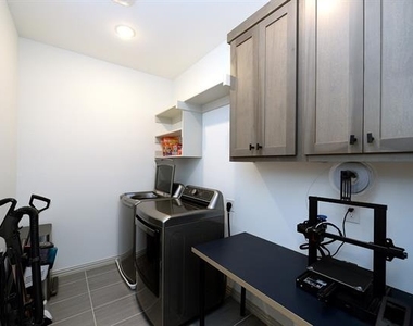 8516 Dynasty Lane - Photo Thumbnail 14