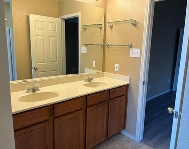 9512 Chiefton Way - Photo Thumbnail 6