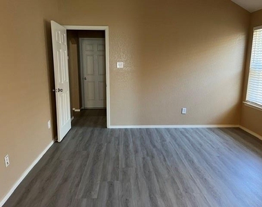 9512 Chiefton Way - Photo Thumbnail 5