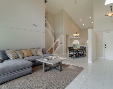 13547 Fountain View Boulevard - Photo Thumbnail 2