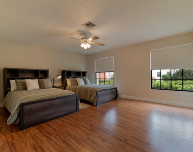 13547 Fountain View Boulevard - Photo Thumbnail 17