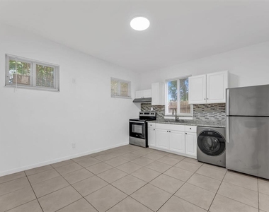 1340 Ne 1st Avenue - Photo Thumbnail 6