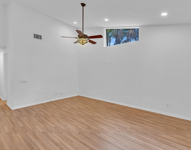 3420 Washington Lane - Photo Thumbnail 10