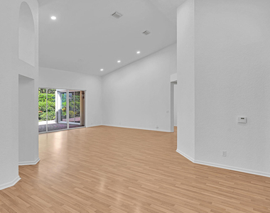 3420 Washington Lane - Photo Thumbnail 4