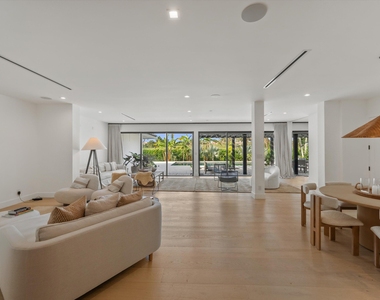 11685 Maidstone Drive - Photo Thumbnail 8