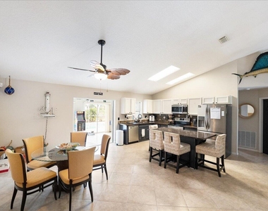 279 Sw Glenwood Drive - Photo Thumbnail 3