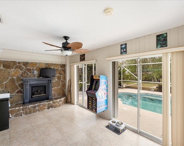 279 Sw Glenwood Drive - Photo Thumbnail 8