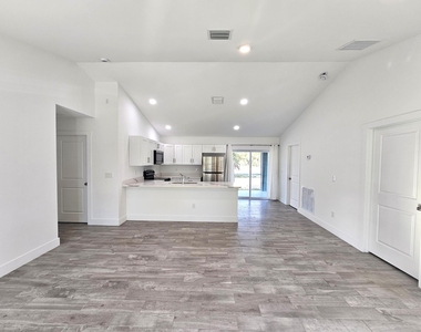 2447 Nw 5th Street - Photo Thumbnail 1