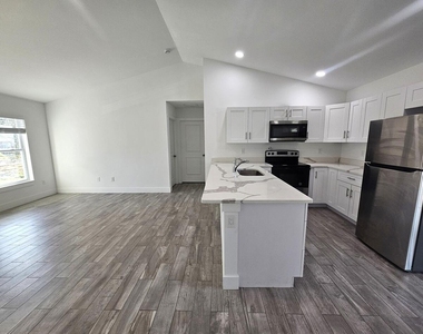 2447 Nw 5th Street - Photo Thumbnail 2