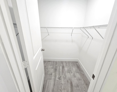 2447 Nw 5th Street - Photo Thumbnail 8