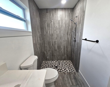 2447 Nw 5th Street - Photo Thumbnail 9