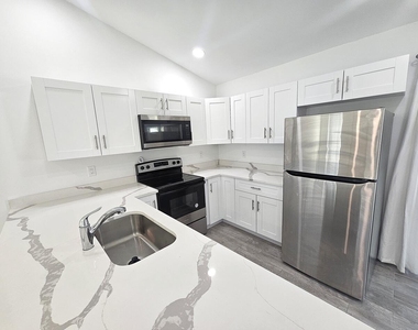 2447 Nw 5th Street - Photo Thumbnail 4