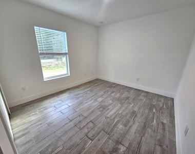 2447 Nw 5th Street - Photo Thumbnail 14