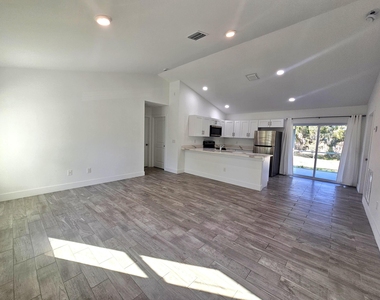 2447 Nw 5th Street - Photo Thumbnail 5