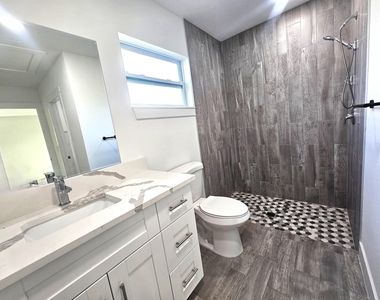 2447 Nw 5th Street - Photo Thumbnail 10
