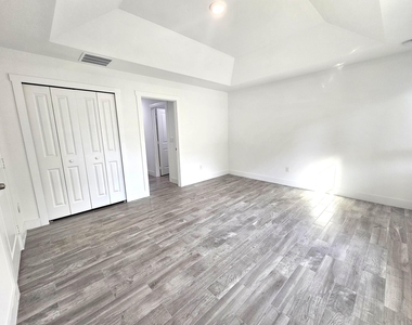 2447 Nw 5th Street - Photo Thumbnail 7
