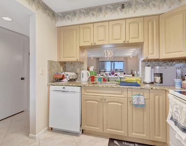 7310 Ashford Place - Photo Thumbnail 9