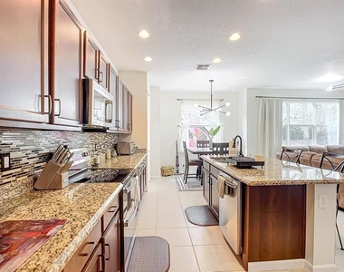 11931 Sw Crestwood Circle - Photo Thumbnail 7