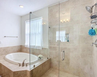 11931 Sw Crestwood Circle - Photo Thumbnail 18