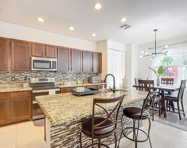 11931 Sw Crestwood Circle - Photo Thumbnail 8
