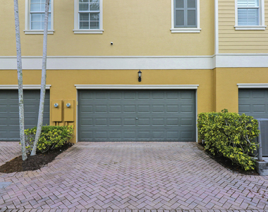 123 E Thatch Palm Circle - Photo Thumbnail 24