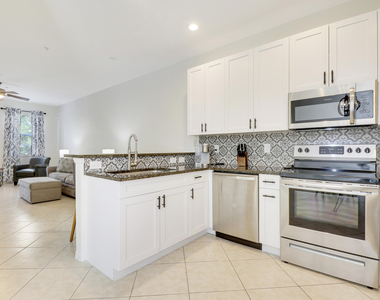 123 E Thatch Palm Circle - Photo Thumbnail 9