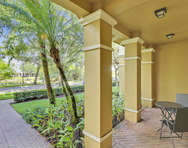 123 E Thatch Palm Circle - Photo Thumbnail 2